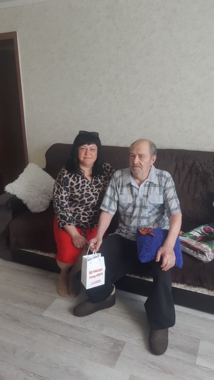 90 лет.